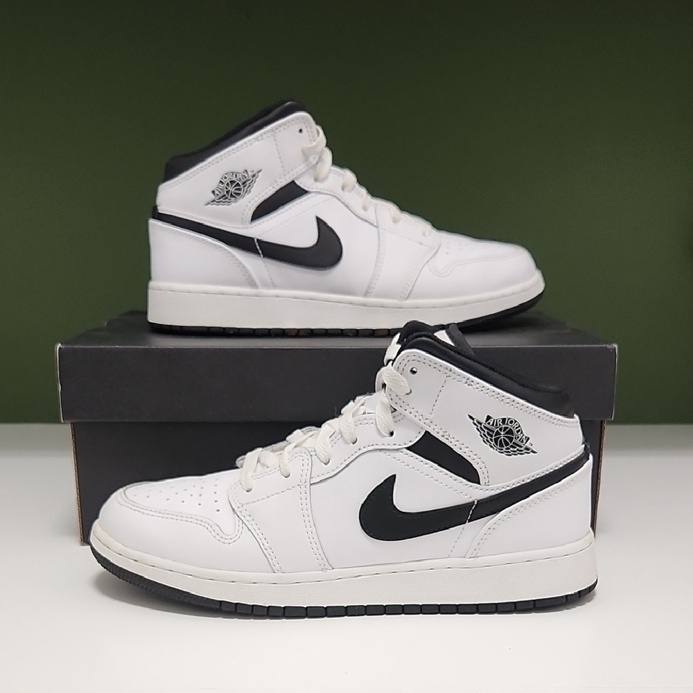 Nike Big Kid's Black and White Sneakers